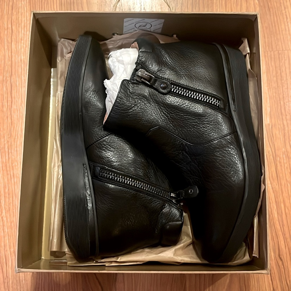 Gentle Souls Harper Sneaker Bootie New In Box women’s size 9.5